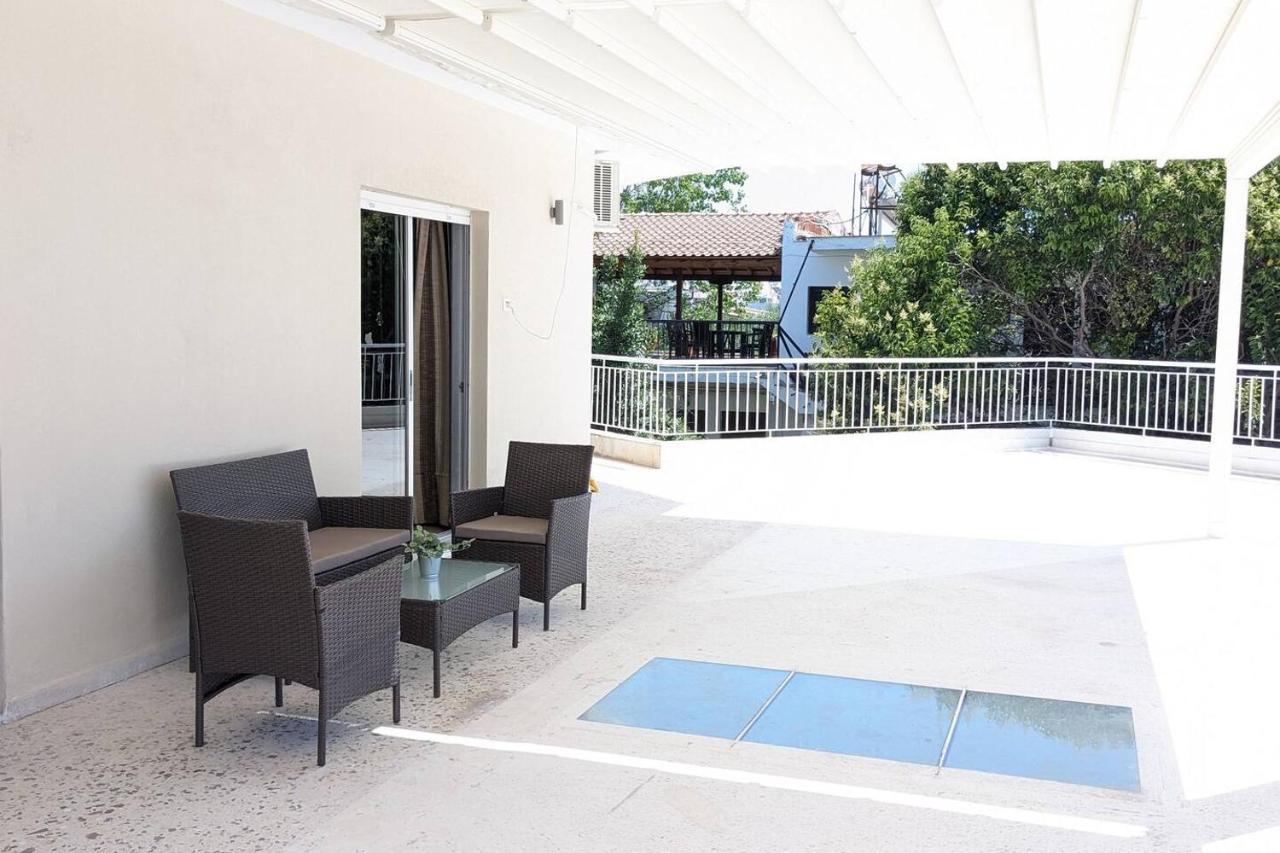 Beachfront Apartment Nea Moudania Exterior photo